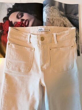 Zara High-waisted Ecru Flare Jeans - Women size 2